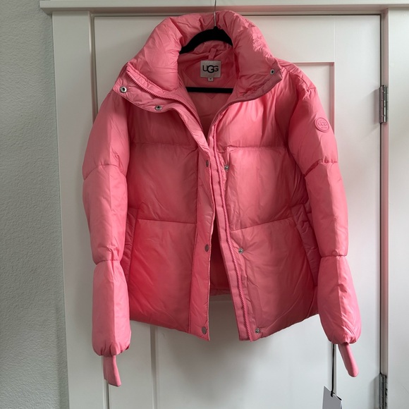 New with tags UGG Vickie pink Puffer Jacket. Size M - Picture 2 of 13